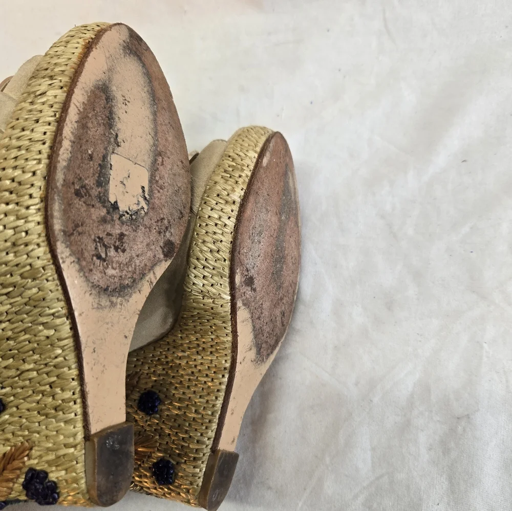 Gucci Women's 7B Beige Suede Ankle Strap Woven Jute Platform Wedges Sandals